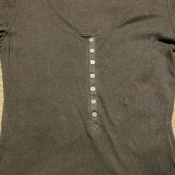 VICTORIA’S Secret Gray Long‎ Sleeve Scoop Neck Woman’s Shirt - Picture 3 of 7